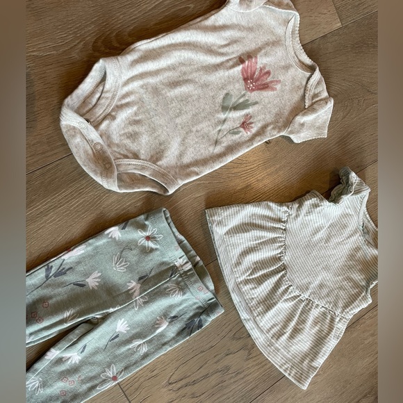 Baby girl Carter’s 3 pieces set - Picture 2 of 3